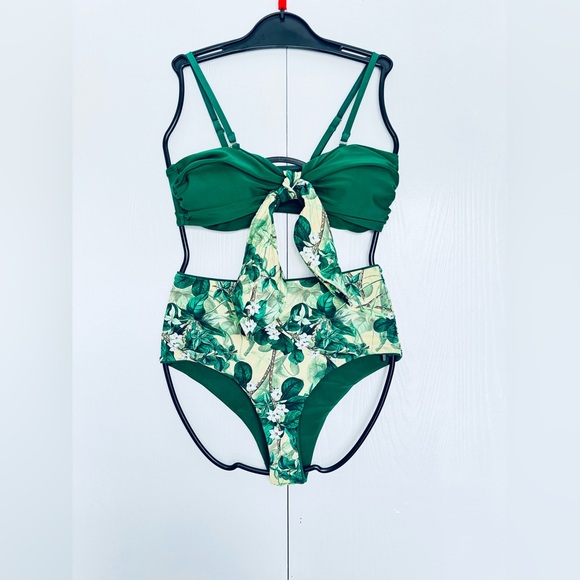 ‼️final price Green leaves jungle print 3 different ways wear reversible bikini - Picture 4 of 11